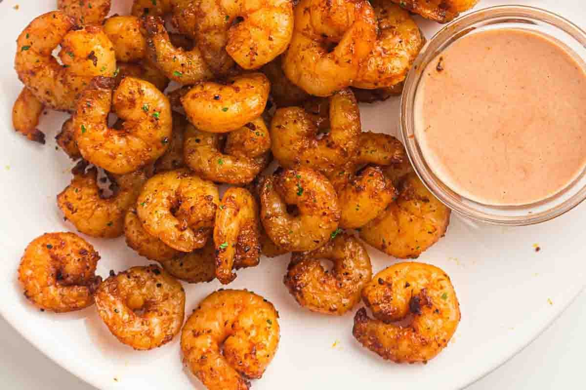 Golden shrimp served with creamy dipping sauce.